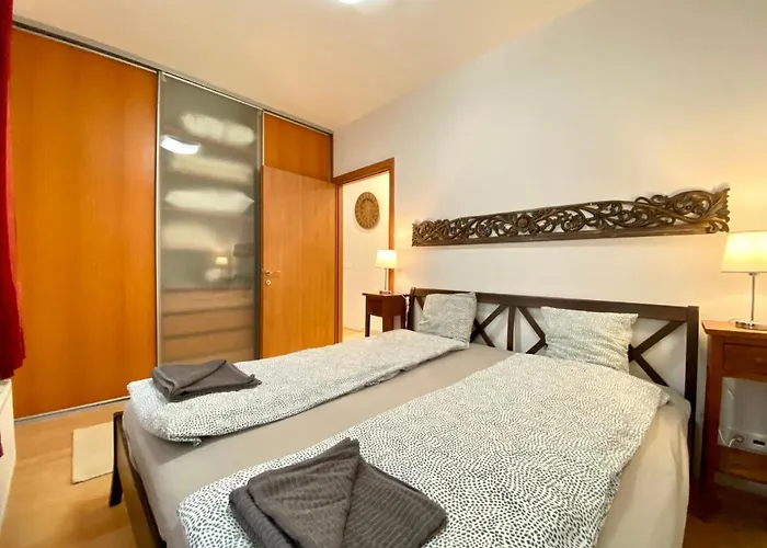 Downtown Vibe-King Apartments II