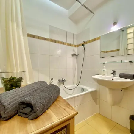 Downtown Vibe-kiraly Ii Apts W Private Balcony